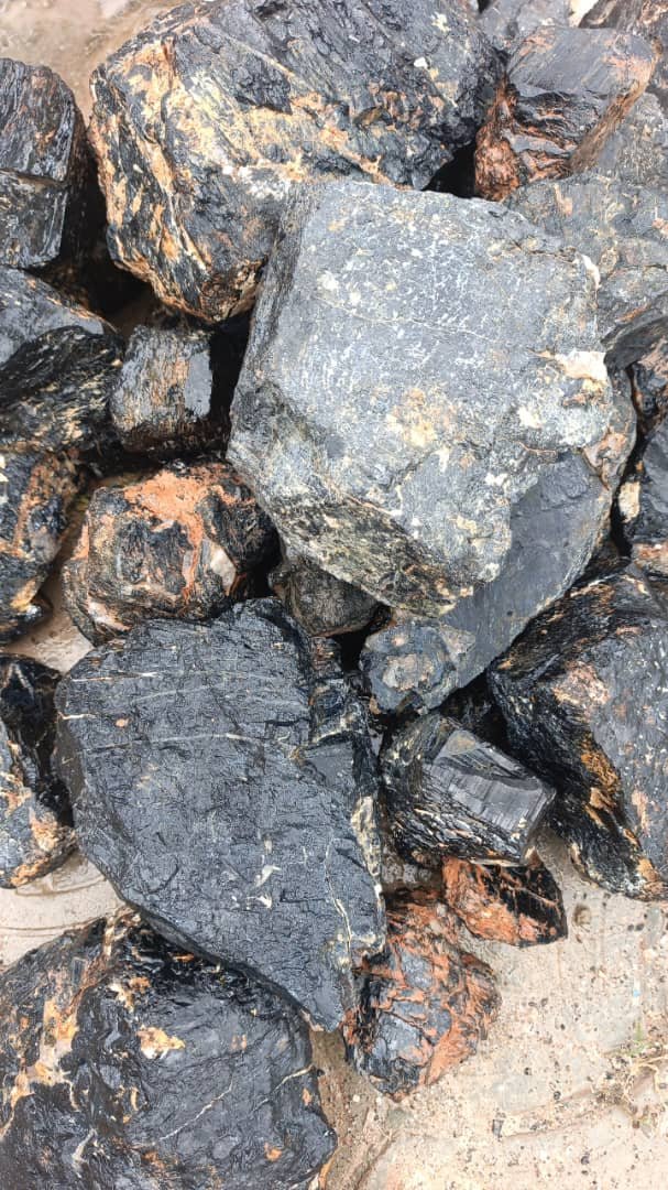 Bulk Black Tourmaline (Schorl) for Industrial Manufacturing