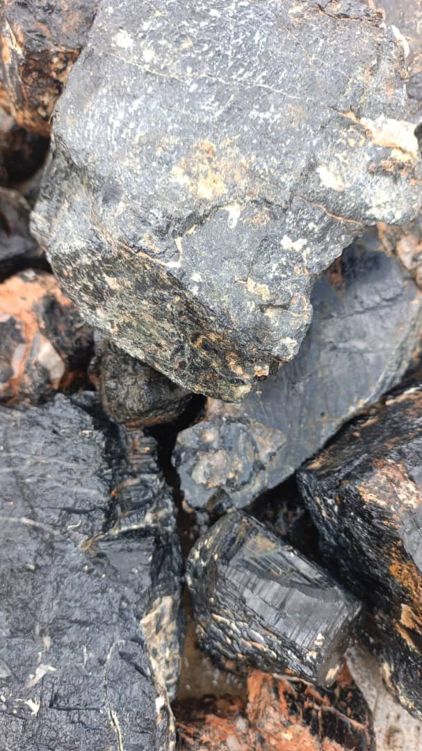 Bulk Black Tourmaline (Schorl) for Industrial Manufacturing