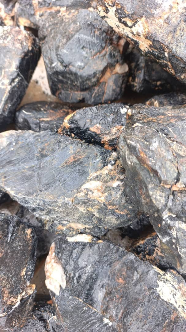Bulk Black Tourmaline (Schorl) for Industrial Manufacturing