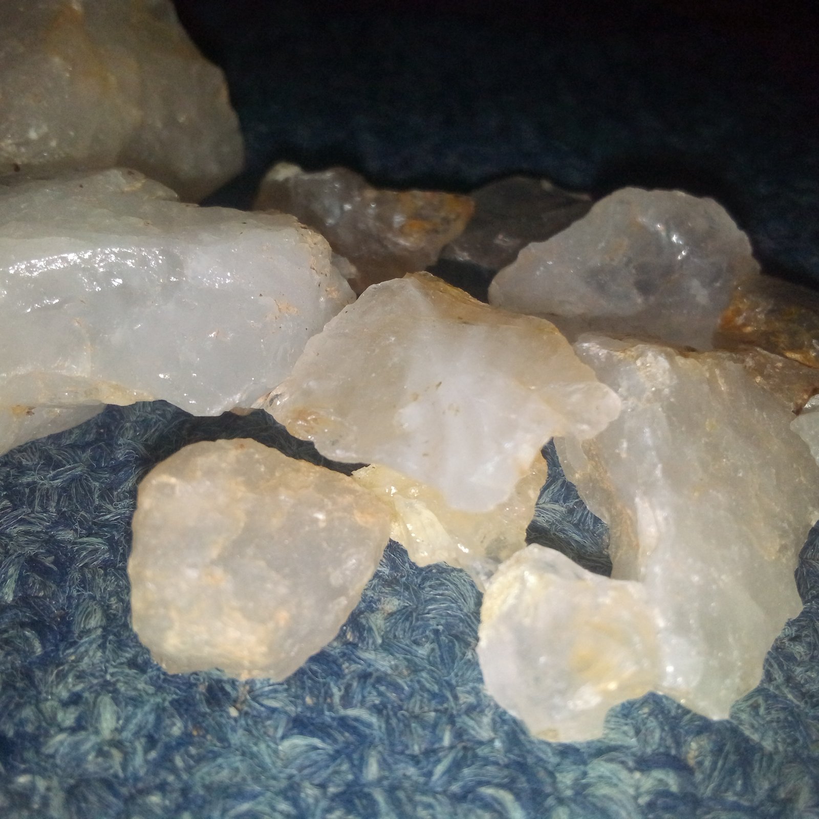 Quratz Crystal & Other Precious Stones