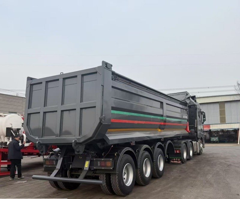 Heavy-duty mining dump truck
